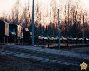 Білорусь перекинула техніку з військовими на кордон з Литвою