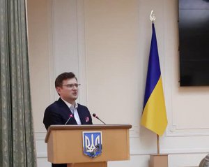 Кулеба пояснив заяву Макрона про відправку військових в Україну