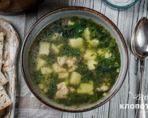 Имеет выразительный и нежный вкус: как приготовить зеленый борщ с молодой крапивой