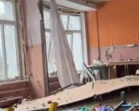 Зеленський показав зруйновані росіянами школи і житлові будинки - відео