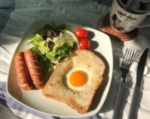 Вісім популярних продуктів, яких варто уникати під час сніданку