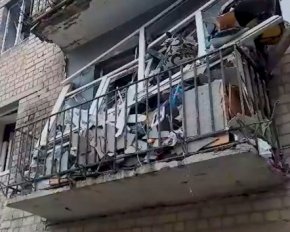 Зеленский отреагировал на российский удар авиабомбами по Харькову и показал видео с места