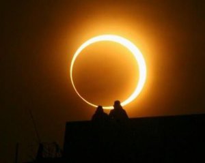 Повне сонячне затемнення 8 квітня: де можна побачити і як провести цей день