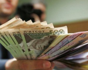 Украинские чиновники показали доходы за 2023 год: кто сколько заработал