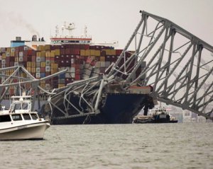 В США судно второй раз за неделю врезалось в автомост - видео