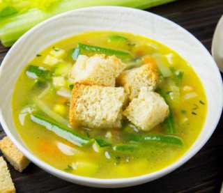 Які супи треба їсти весною: три найароматніші страви із зеленню та овочами