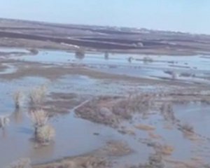 Российский Орск затапливает водой: прорвало дамбу