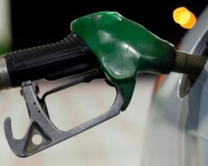 В Украине может резко подорожать бензин: эксперт назвал цену