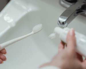 Скільки хвилин треба чистити зуби
