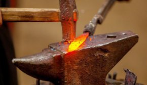 Як українською сказати "куй железо, пока горячо" - п'ять варіантів