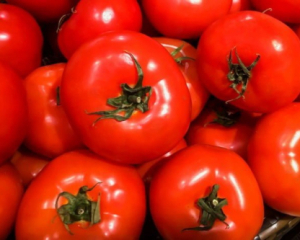 В Україні помітно знизилася ціна на помідори: аналітики назвали причину