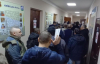 Невдала мобілізація, "зрадники-ухилянти" і наплив добровольців: про що у Києві говорять біля ТЦК, госпіталю і ТРЦ