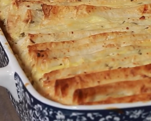 Ідеальний для вечері і сніданку: як приготувати сирний пиріг з лаваша за рецептом Літвінової