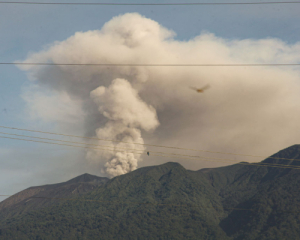 11 тис. осіб евакуйовують через виверження вулкана