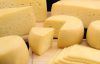 В Україні суттєво збільшився імпорт сиру: що буде з цінами