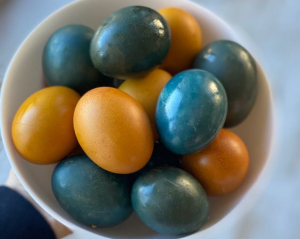 Виграєте &quot;битву&quot; крашанками: як пофарбувати великодні яйця, щоб шкаралупа стала міцною
