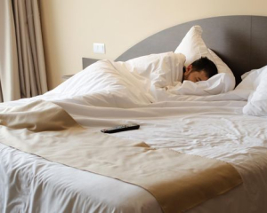 Как правильно пить алкоголь, чтобы выспаться и не чувствовать себя разбитым