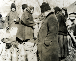 Селяни в кожухах на ринку - показали старовинні фото Чернівців
