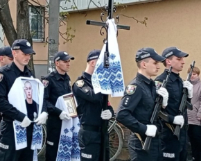 В родном городе простились с убитым полицейским Максимом Зарецким