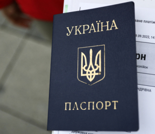 Власти запретили выдавать паспорта украинским мужчинам за границей