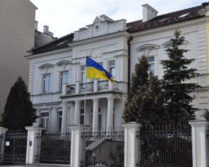 Одно из консульств Украины в Польше возобновило выдачу паспортов