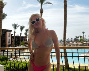 44-летняя Бужинская в купальнике показала себя без фильтров и фотошопа
