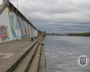 В Киеве существенно снизился уровень воды в Днепре: желтый уровень опасности отменили