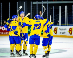Збірна України з хокею розгромила Естонію у першому матчі на ЧС