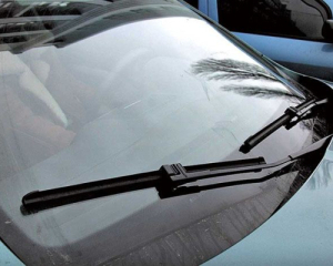Как избавиться от скрипа дворников по стеклу авто: шесть действенных способов