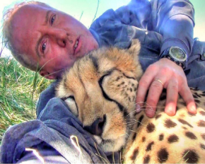 Фотограф прокинувся в обіймах гепарда: як це сталося