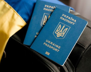 МЗС призупиняє надання консульських послуг для військовозобов&#039;язаних укранців за кордоном: роз&#039;яснення