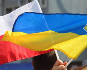 Поляки снова передумали: могут не разрешить жить в стране военнообязанным украинцам