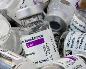 AstraZeneca визнала, що вакцини від Covid-19 іноді можуть викликати тромбоз