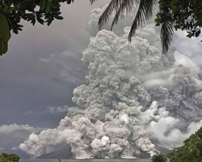 12 тис. людей евакуюють через виверження небезпечного вулкана