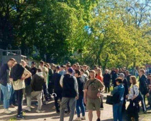 В Киеве наблюдаются огромные очереди около ТЦК: какая причина