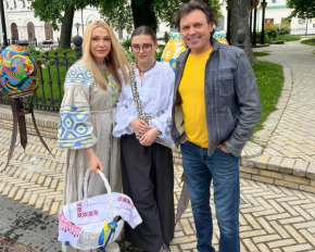 Ольга Сумская на редких фото показалась с мужем и 22-летней дочерью