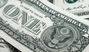 Доллар дешевеет третий день подряд, что с другими валютами