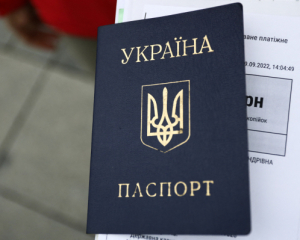 Рада приняла закон о выдаче паспортов за границей