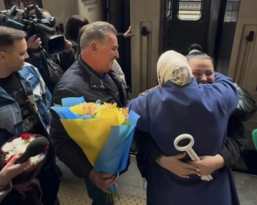 &quot;Без пафосу та понтів&quot; - як зустрічали alyona alyona на київському вокзалі після Євробачення