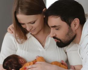 Виталий Козловский поделился новым фото жены и двухмесячного сына