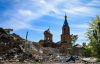 Спорожнілі вулиці, розбиті будинки, школи та дитсадки: як живуть українці за 9 км від лінії фронту