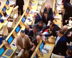 Парламент Грузії у третьому читанні ухвалив закон про "іноагентів"