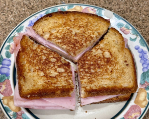 Як правильно різати бутерброд: інженер спантеличив мережу формою Y
