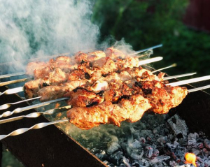 Два вида мяса для шашлыка, которые полезнее всего готовить на открытом огне
