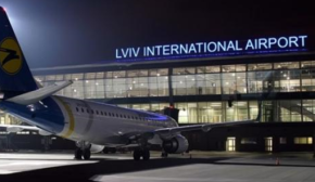 Аэропорт "Львов" должен возобновить работу - начальник ОВА