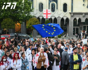 В Грузии возобновились митинги у парламента