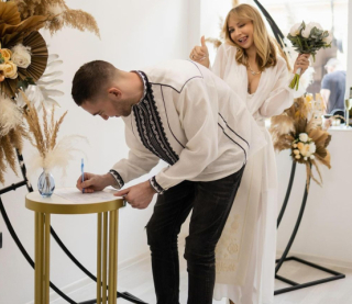 Зірка "Кварталу" Ірина Сопонару вийшла заміж за британця: весільні фото