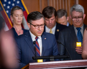 Спікер Джонсон вважає, що Україна повинна мати право бити по території РФ