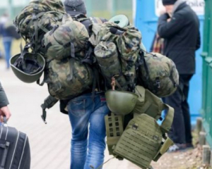 В Раде заявили, что заставить военнообязанных возвращаться из-за границы невозможно