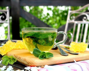 Не только освежает дыхание и успокаивает: семь главных преимуществ чая с мятой